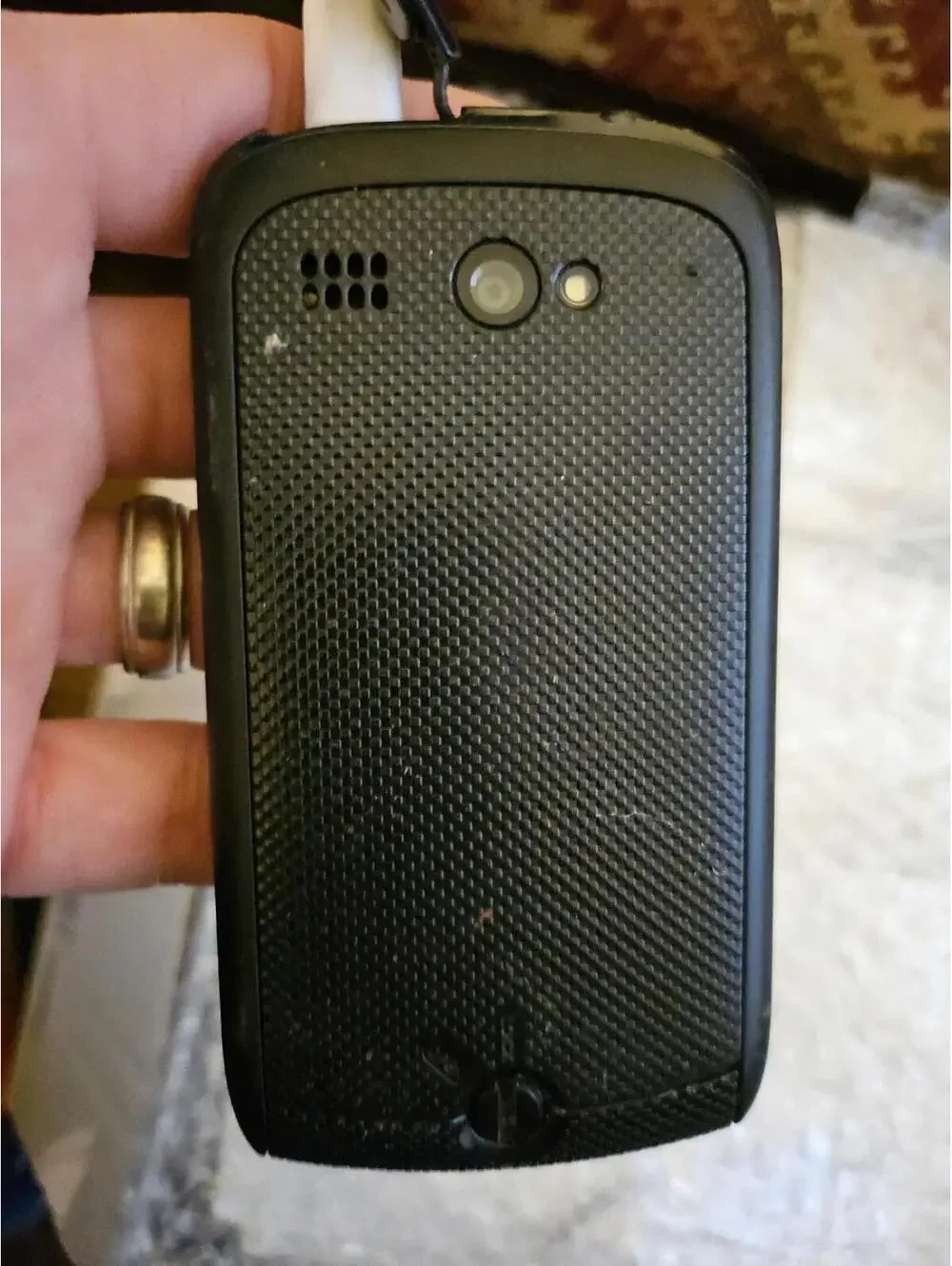Kyocera smartphone- as-is . Untested. No cords  Lock status unknown